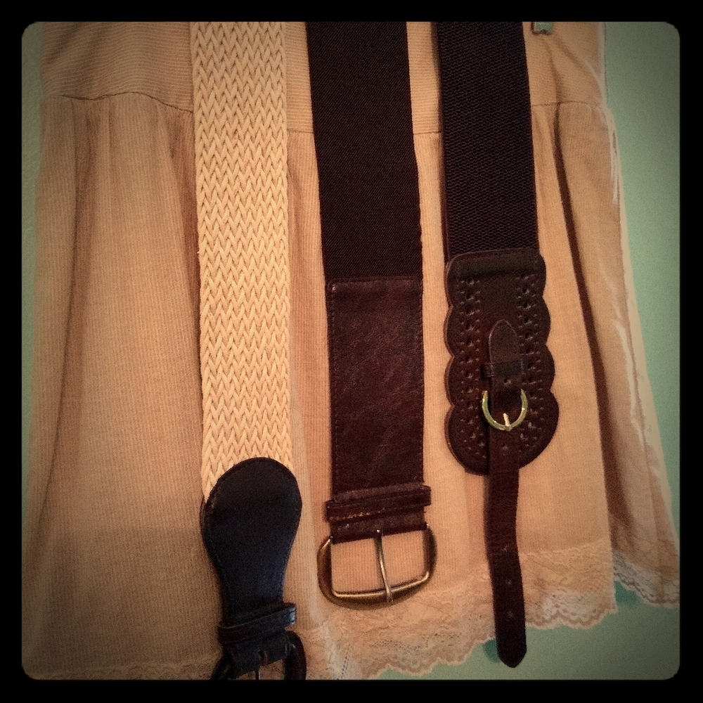 Tan skirt with or w/out 3 belt options & black tee